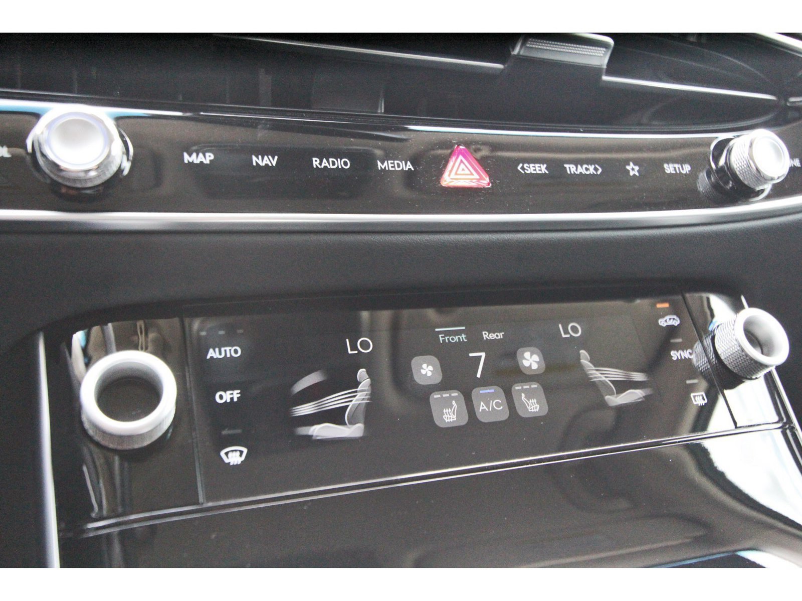 Used 2026 Genesis GV70 2.5T AWD/4WD image 28