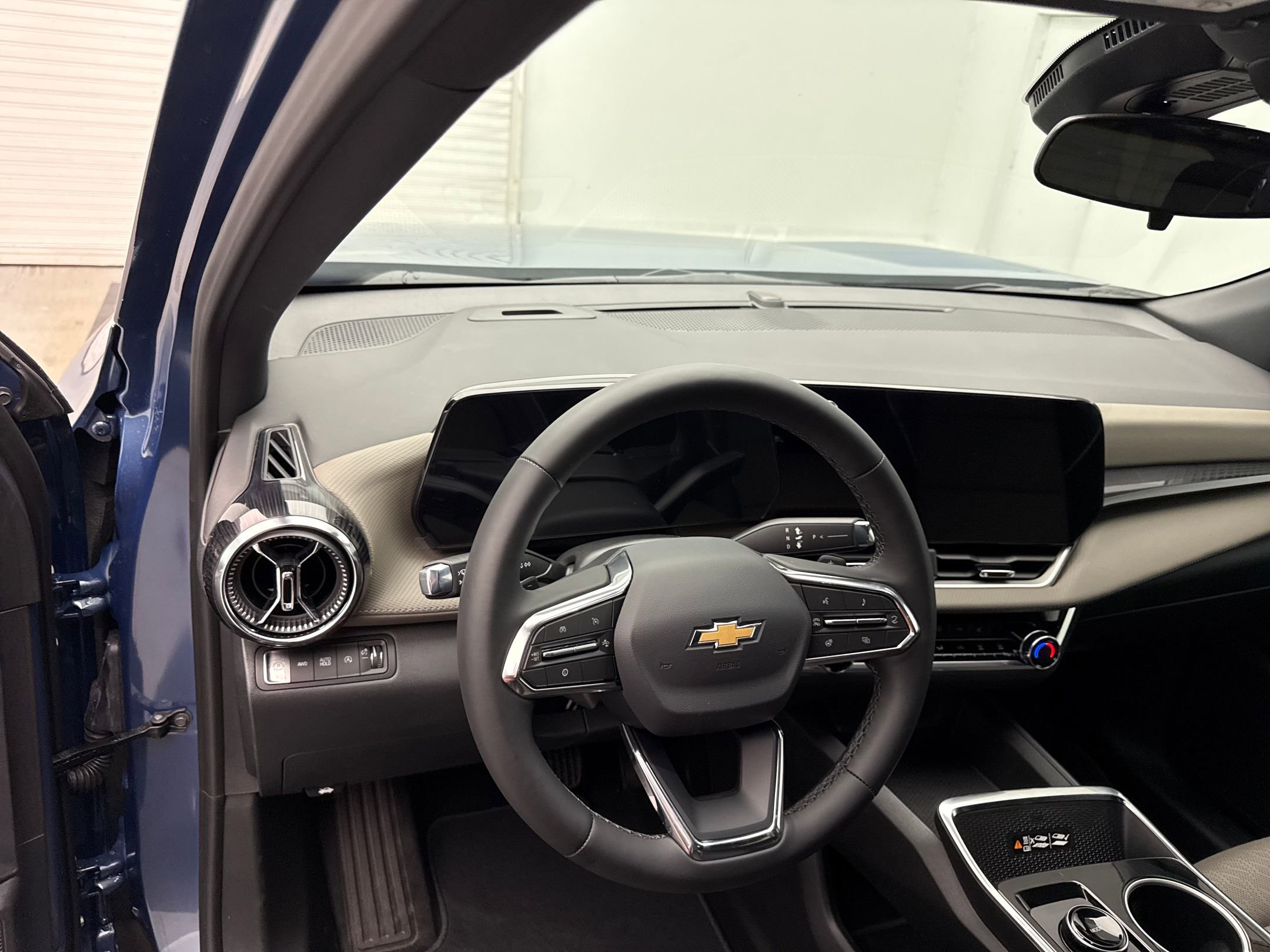 New 2026 Chevrolet Equinox LT w/ Convenience Package II image 4
