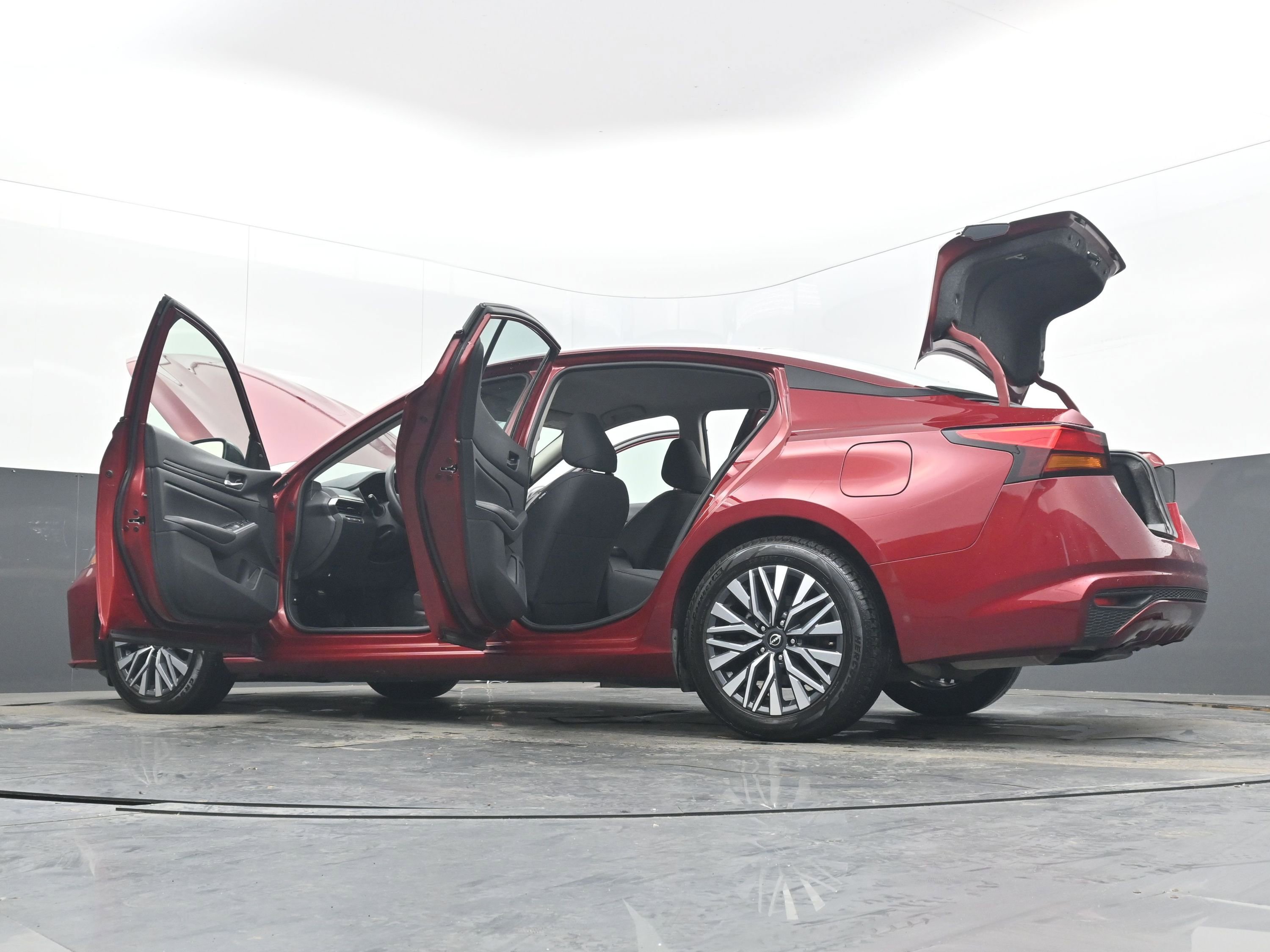 Used 2024 Nissan Altima 2.5 SV image 40