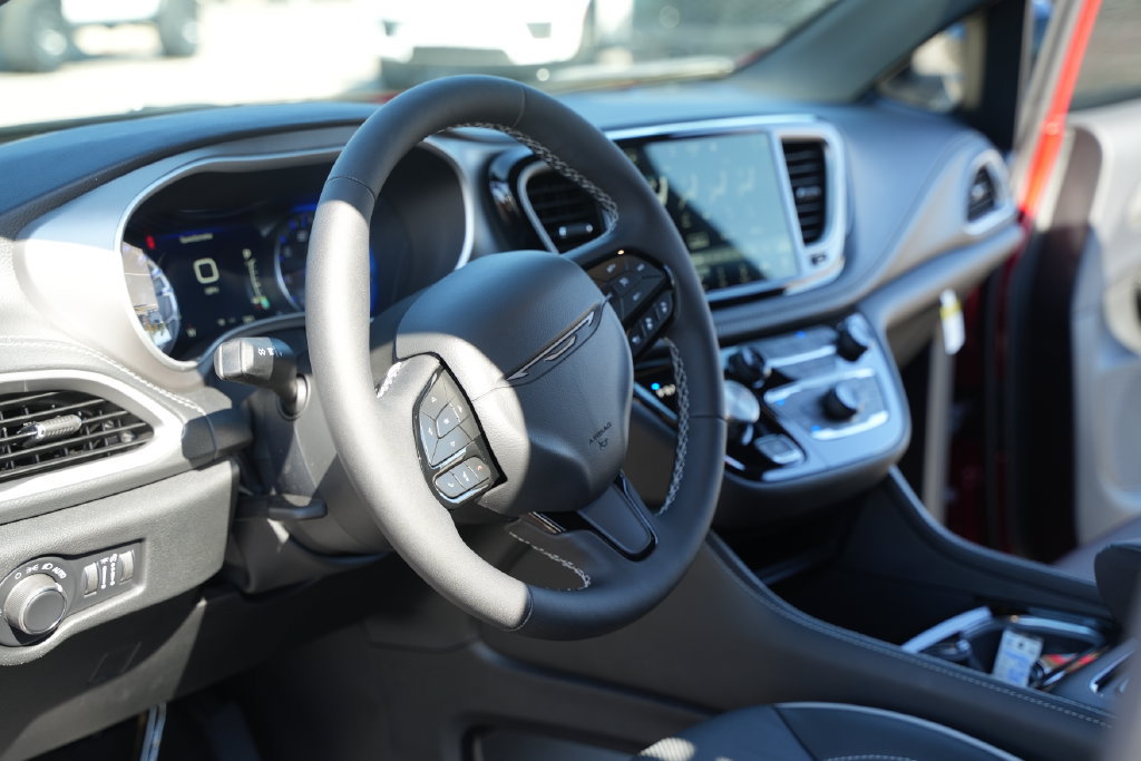 New 2027 Chrysler Pacifica Limited FWD image 26