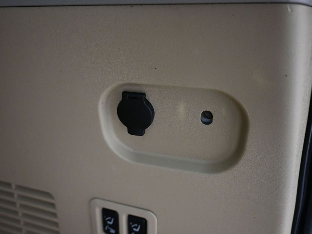 Used 2011 Nissan Armada Platinum w/ 2nd Row Captain Seat Pkg image 54