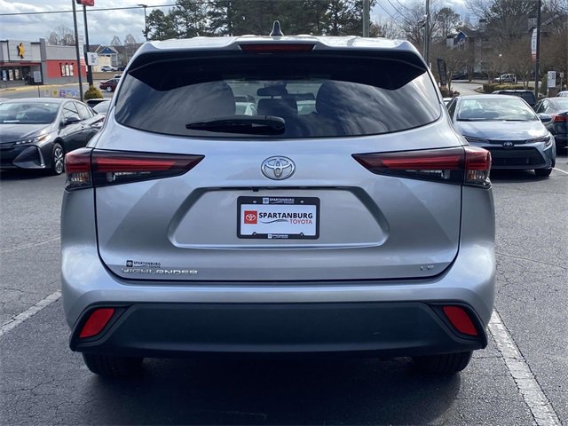 Used 2024 Toyota Highlander LE image 5