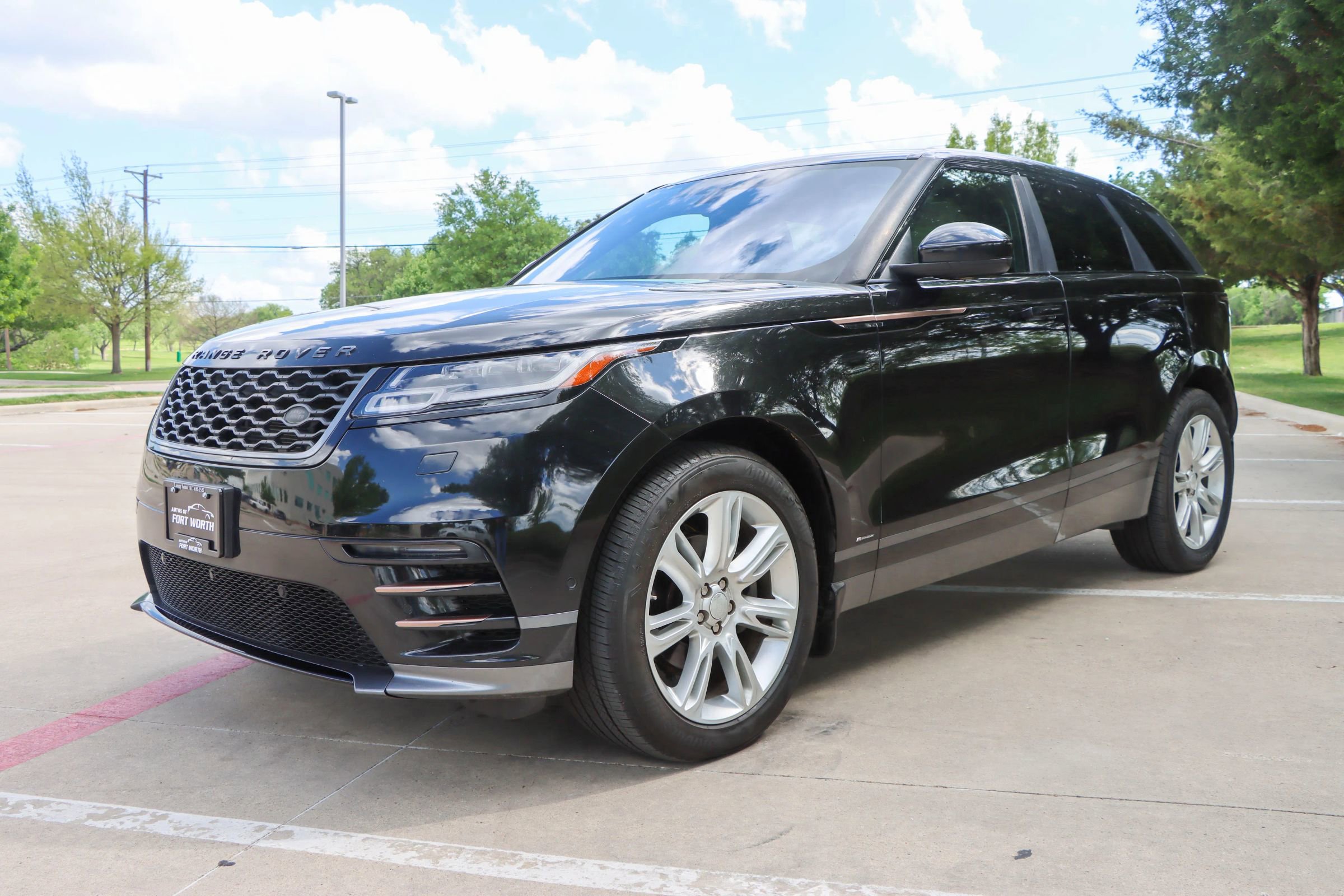 Used 2018 Land Rover Range Rover Velar R-Dynamic SE AWD/4WD image 3