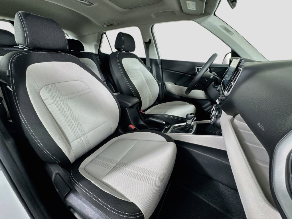 Used 2025 Hyundai Venue SEL FWD image 30