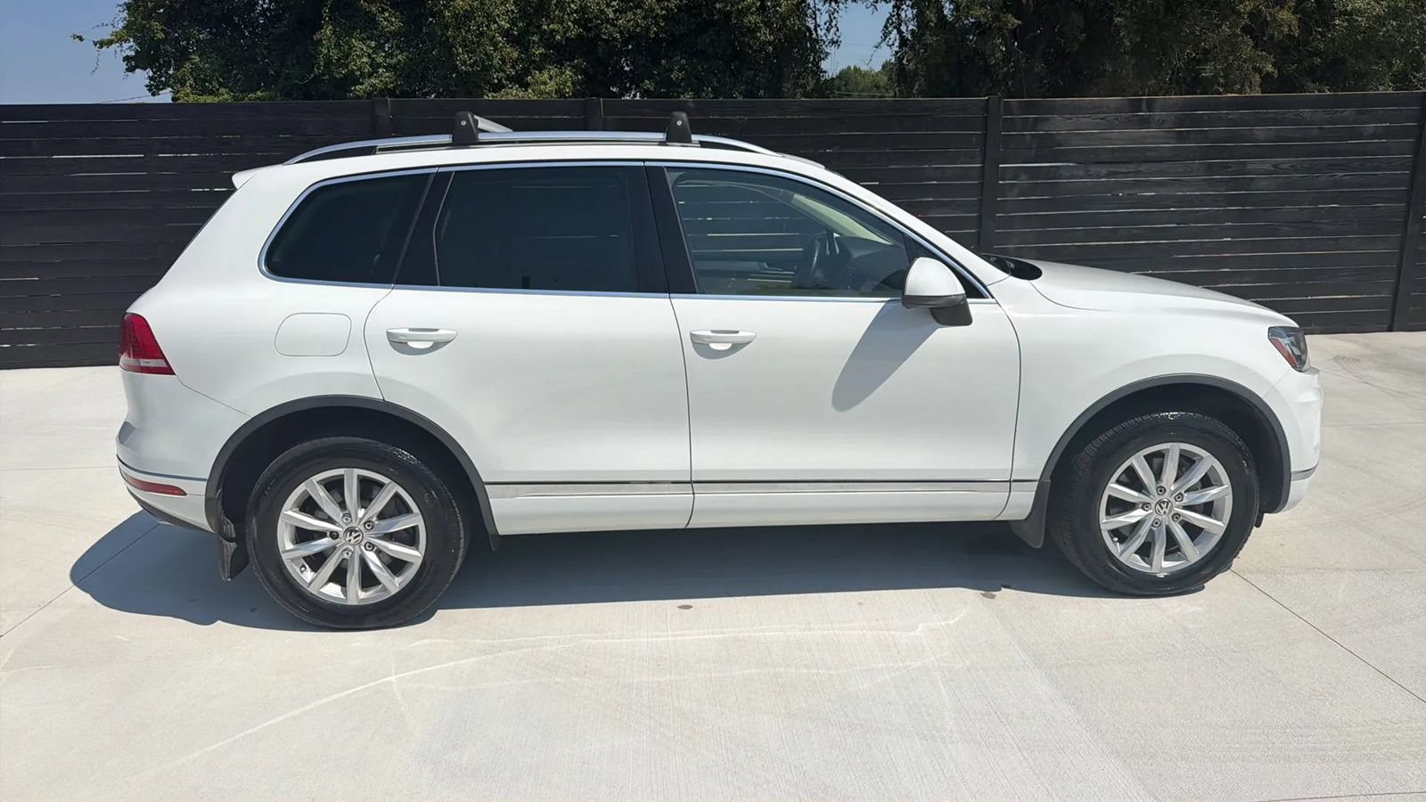 Used 2015 Volkswagen Touareg Sport AWD/4WD image 8