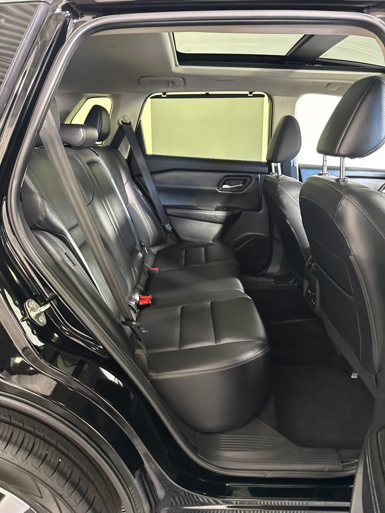 Used 2024 Nissan Rogue SL AWD/4WD image 18