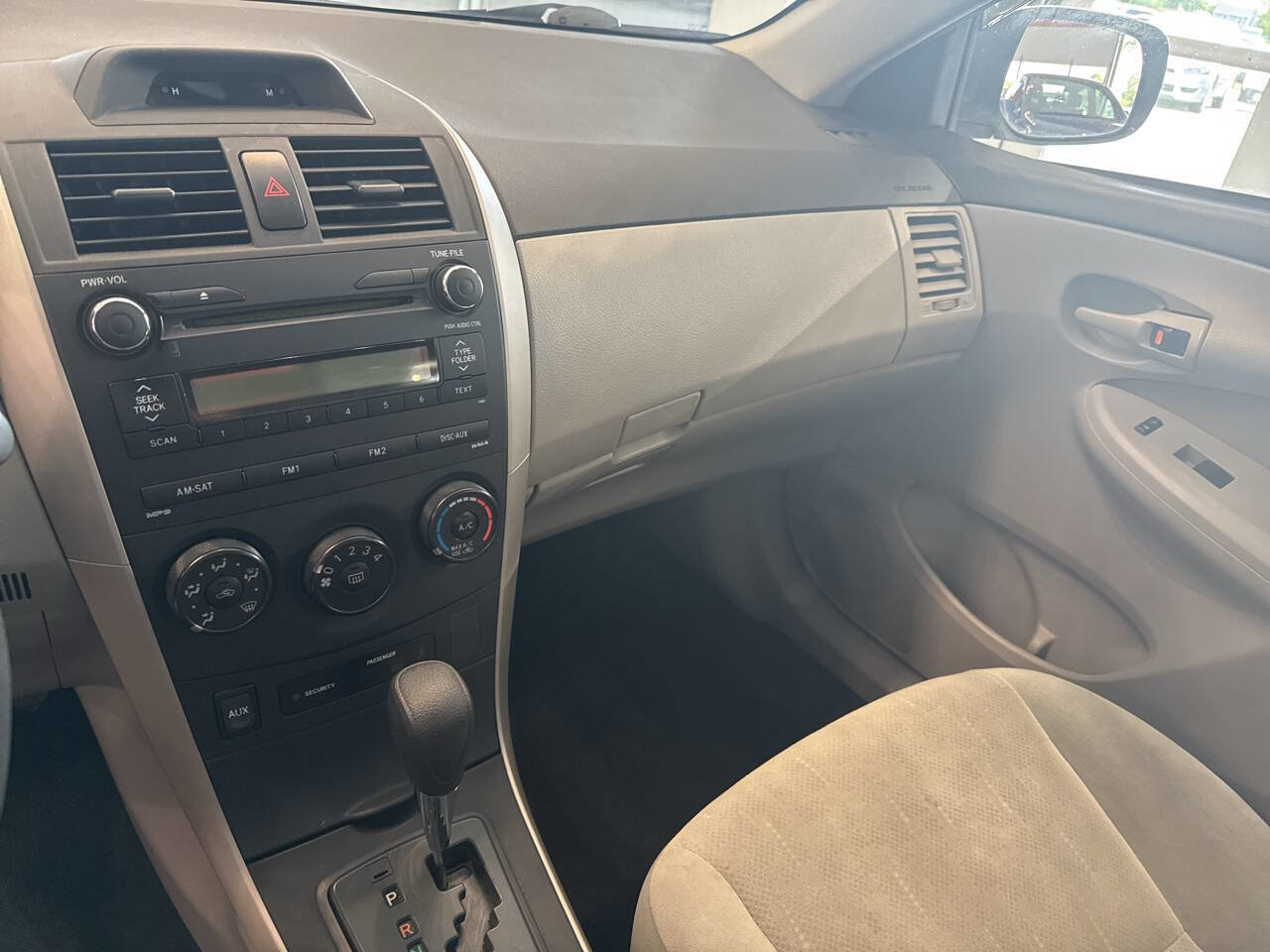 Used 2012 Toyota Corolla L FWD image 16