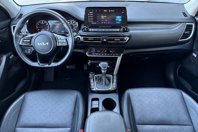 Certified 2023 Kia Seltos SX w/ SX Sunroof Package AWD/4WD image 18