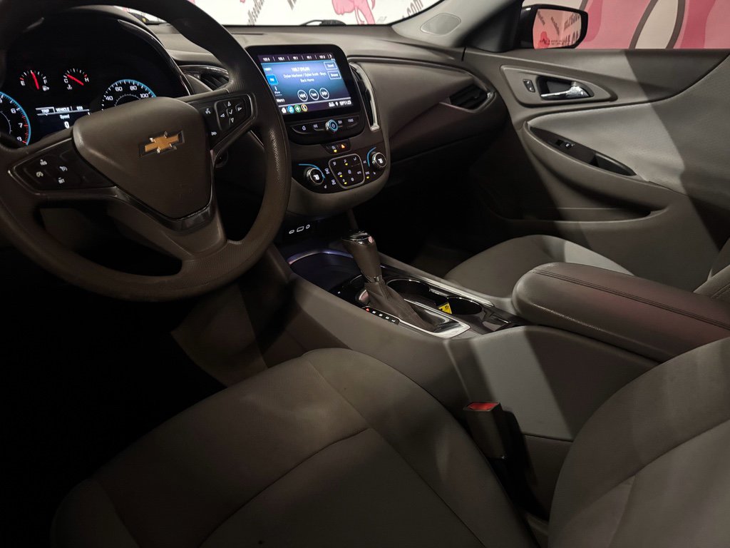 Used 2020 Chevrolet Malibu LT FWD image 18