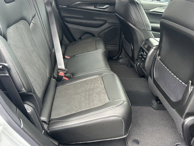 New 2025 Jeep Grand Cherokee Altitude image 17