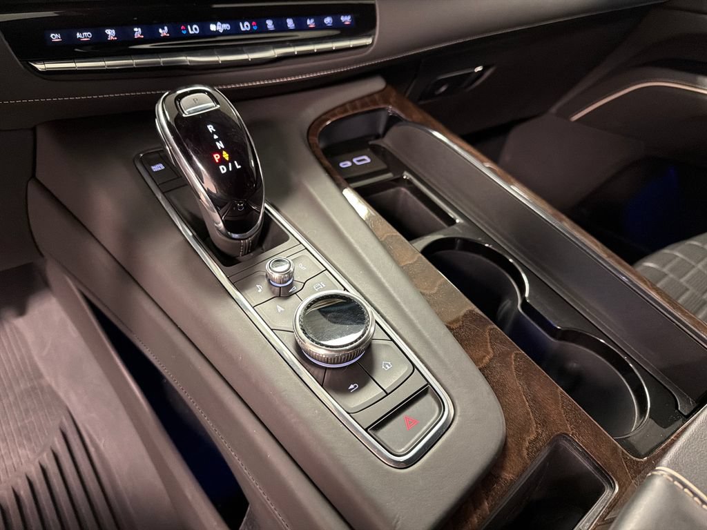Used 2022 Cadillac Escalade Sport Platinum w/ Heavy-Duty Trailer Package AWD/4WD image 40