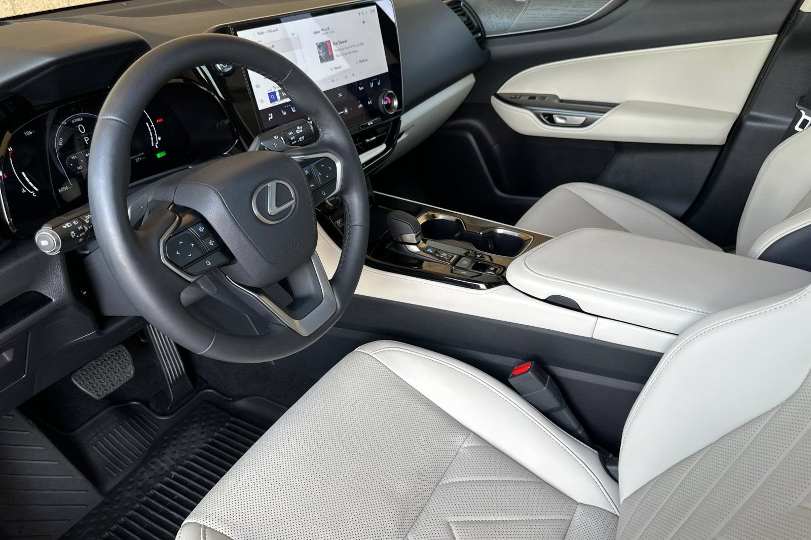 Certified 2026 Lexus NX 350h FWD w/ Accessory Package (2T) image 11