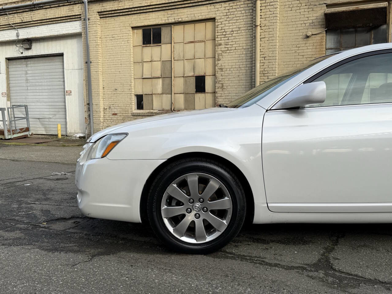 Used 2005 Toyota Avalon XLS image 18