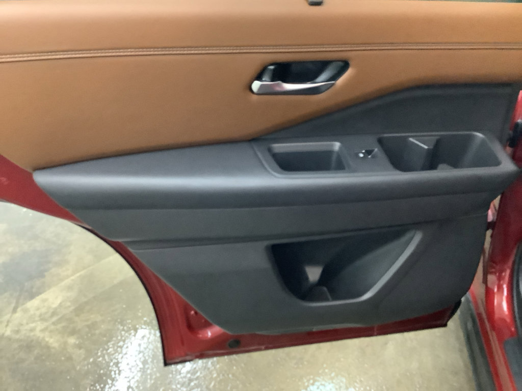 Used 2023 Nissan Pathfinder Platinum AWD/4WD image 23