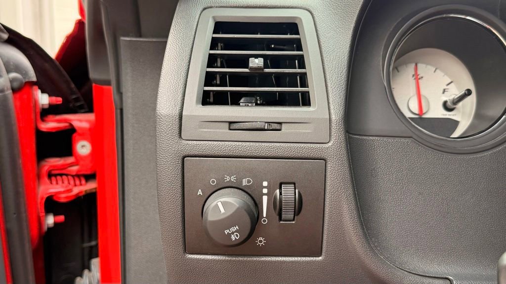 Used 2010 Dodge Challenger SRT8 RWD image 11