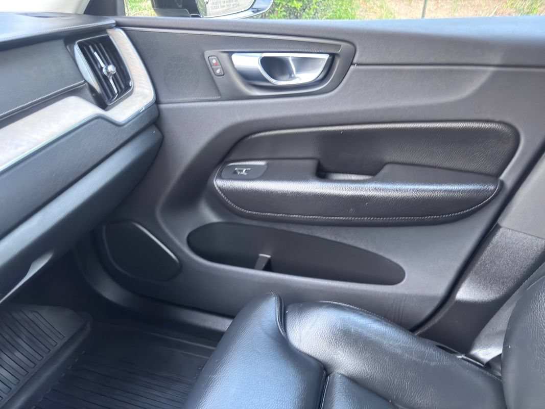 Used 2018 Volvo XC60 T5 Inscription w/ Convenience Package AWD/4WD image 16
