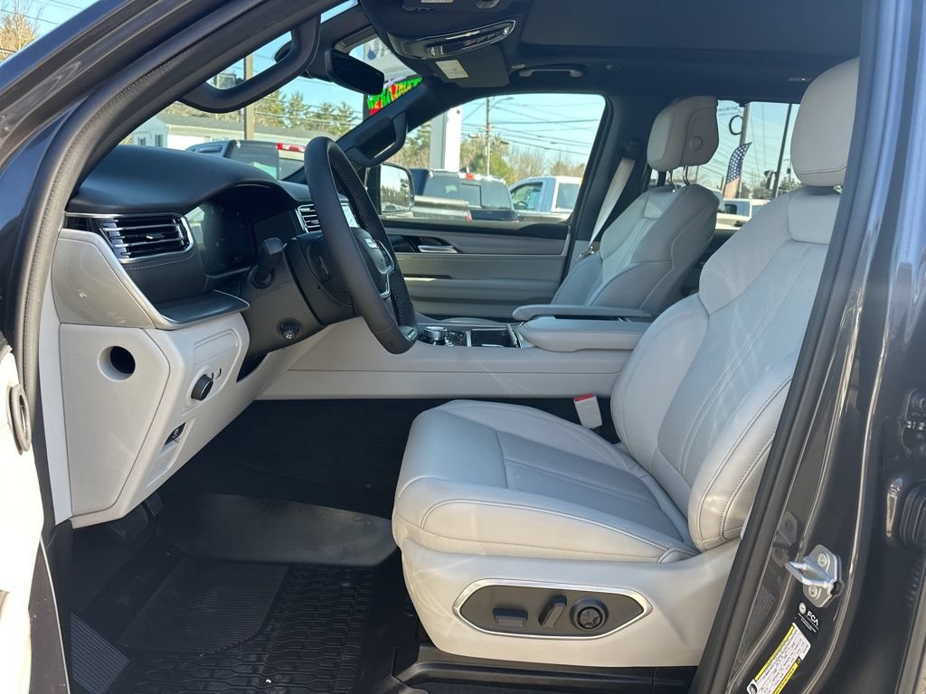 New 2026 Jeep Grand Wagoneer Limited AWD/4WD image 10