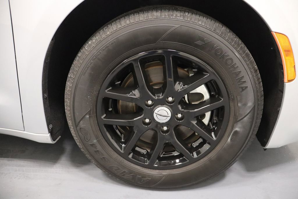 Certified 2023 Chrysler Voyager LX image 27