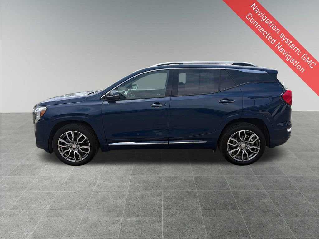 Used 2022 GMC Terrain Denali w/ Denali Premium Package AWD/4WD image 3