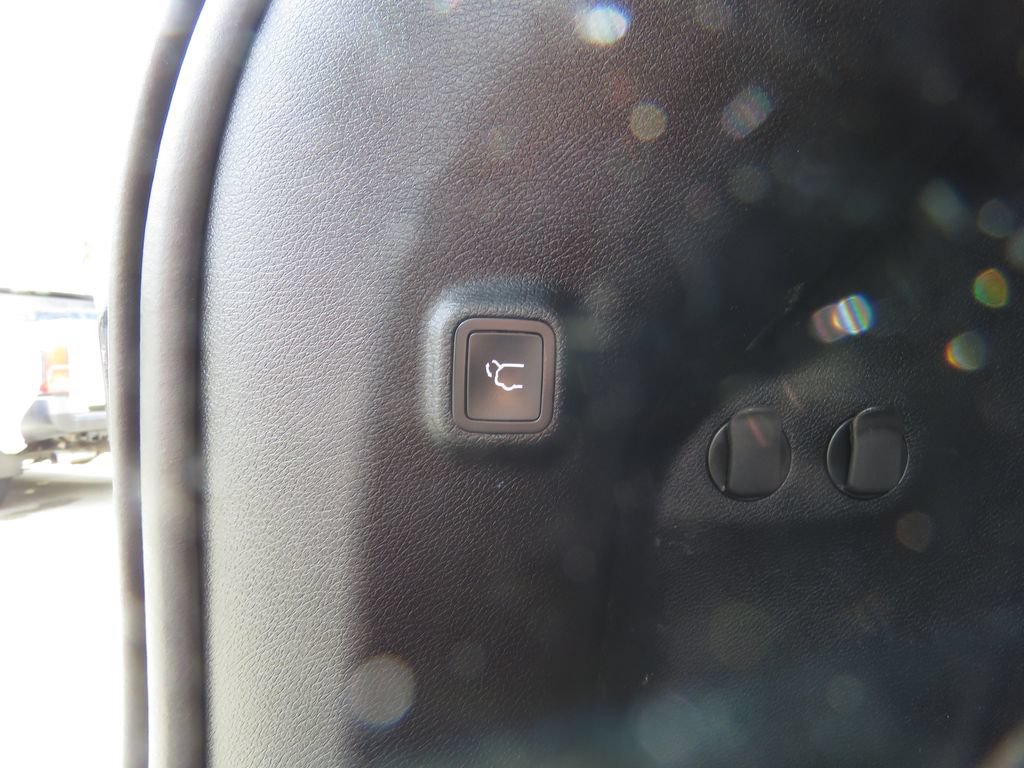 Used 2022 Jeep Cherokee Limited AWD/4WD image 18