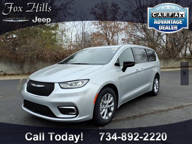 New 2026 Chrysler Pacifica Limited image 3