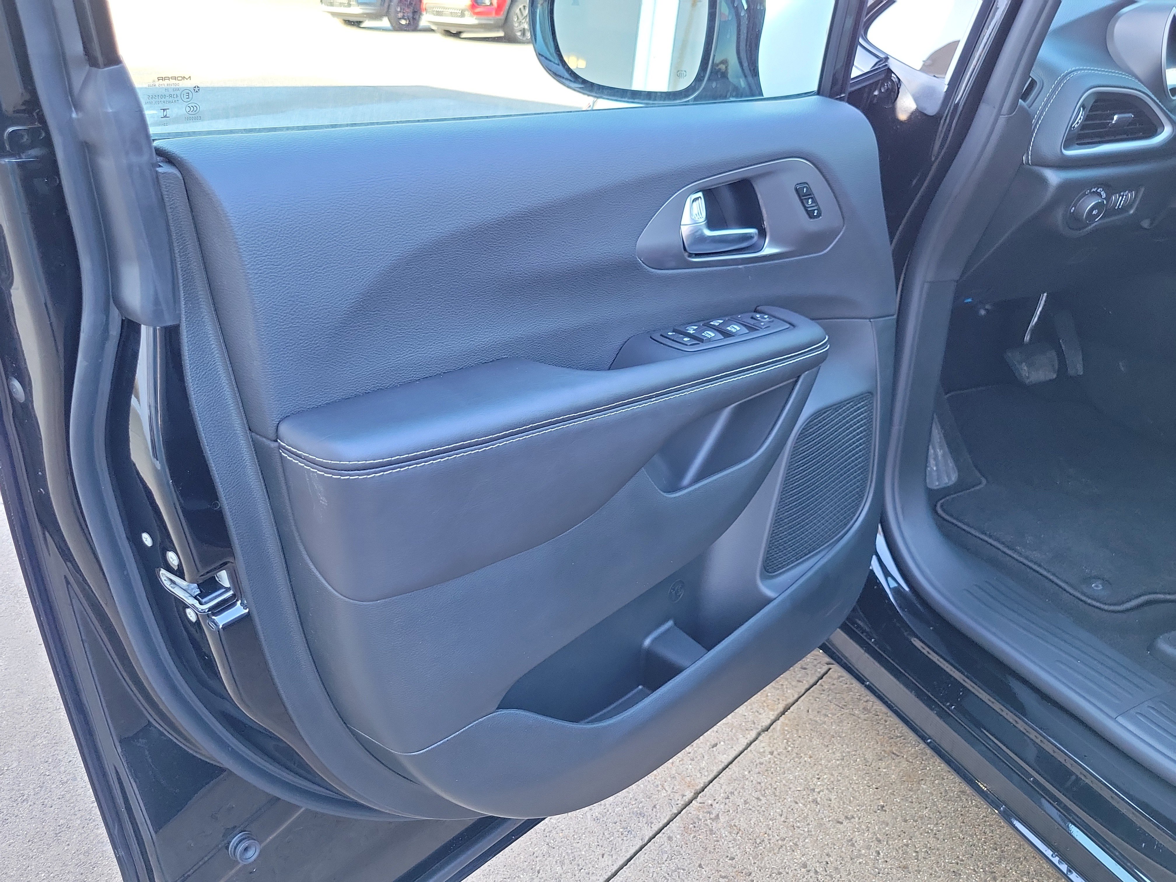 New 2026 Chrysler Pacifica Select FWD image 6