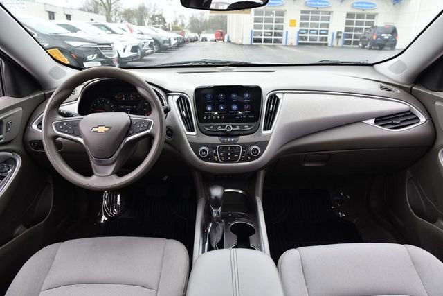 Used 2022 Chevrolet Malibu LT FWD image 7