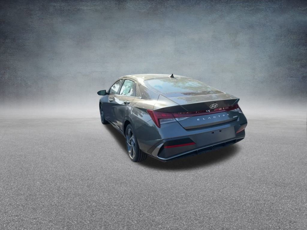 New 2025 Hyundai Elantra Limited image 17