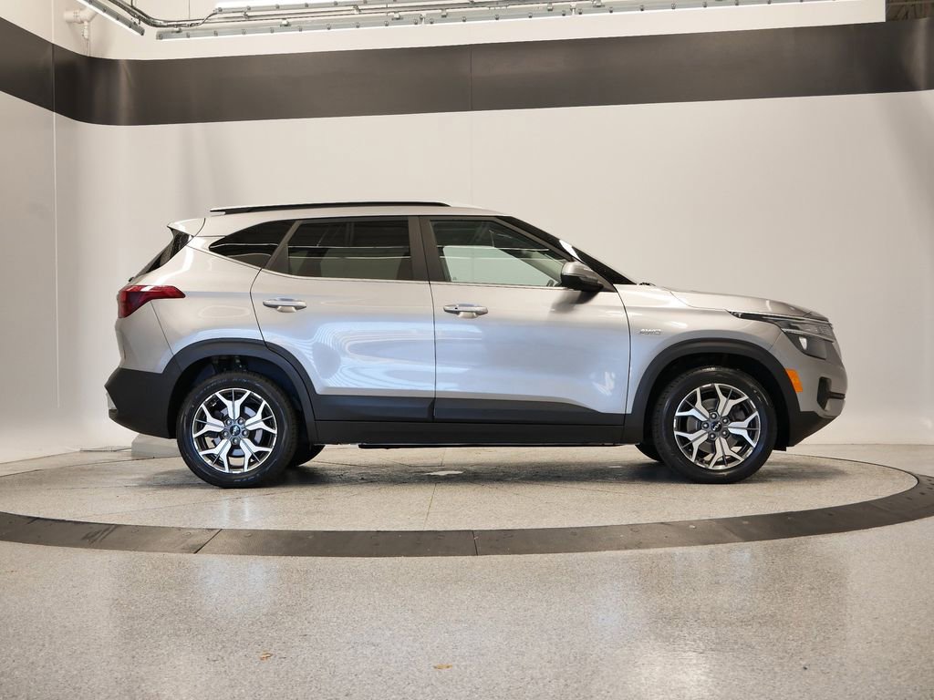 Used 2022 Kia Seltos EX image 46