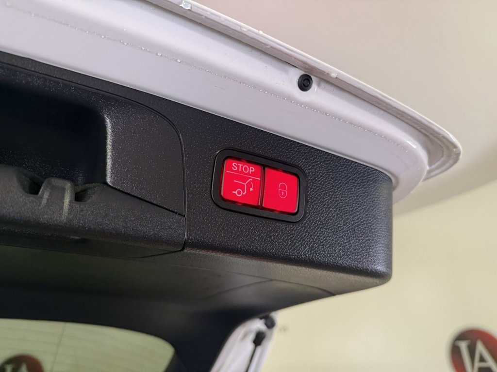 Used 2021 Mercedes-Benz GLC 300 4MATIC image 33