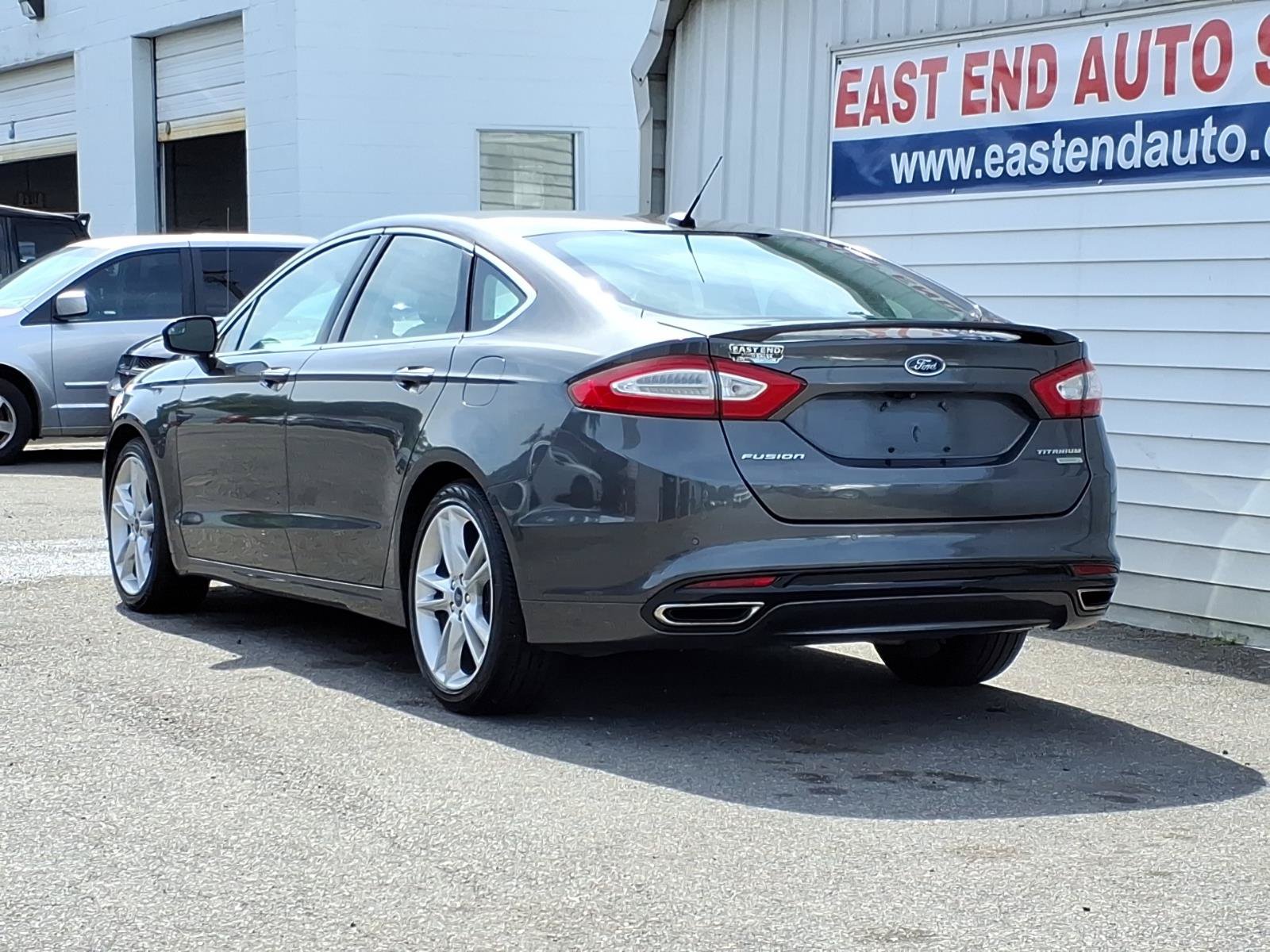 Used 2016 Ford Fusion Titanium FWD image 3