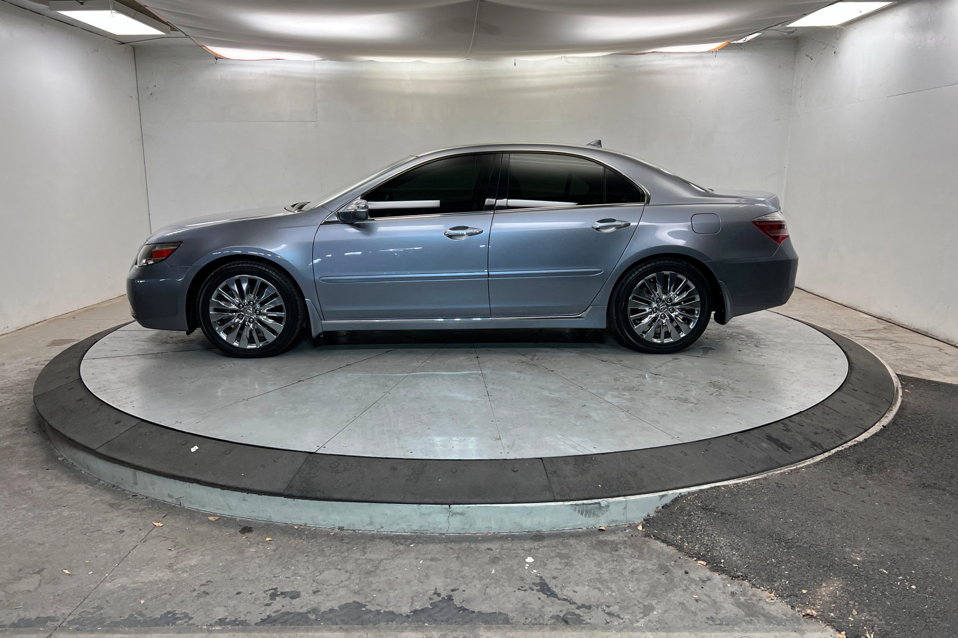 Used 2011 Acura RL image 2