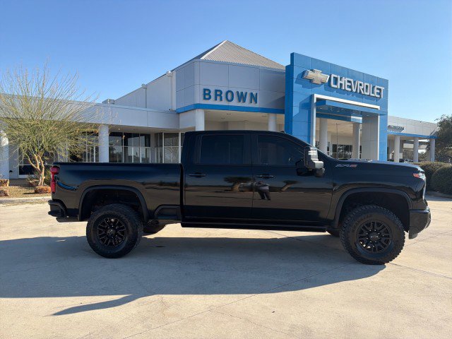 Used 2024 Chevrolet Silverado 2500 ZR2 w/ Technology Package image 2