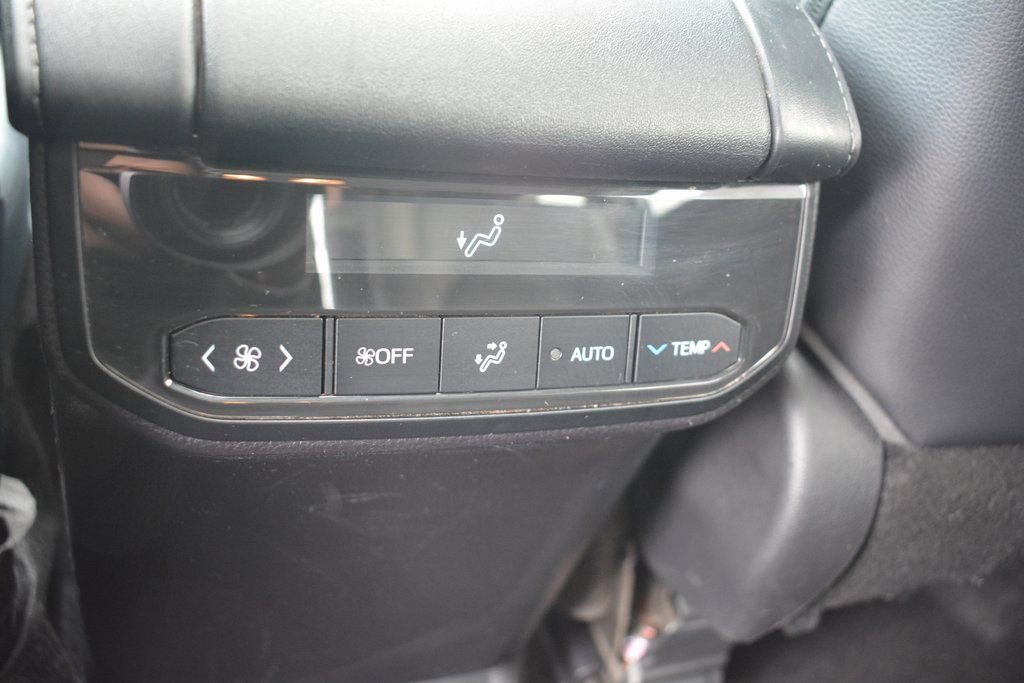 Used 2023 Toyota Highlander XLE image 23