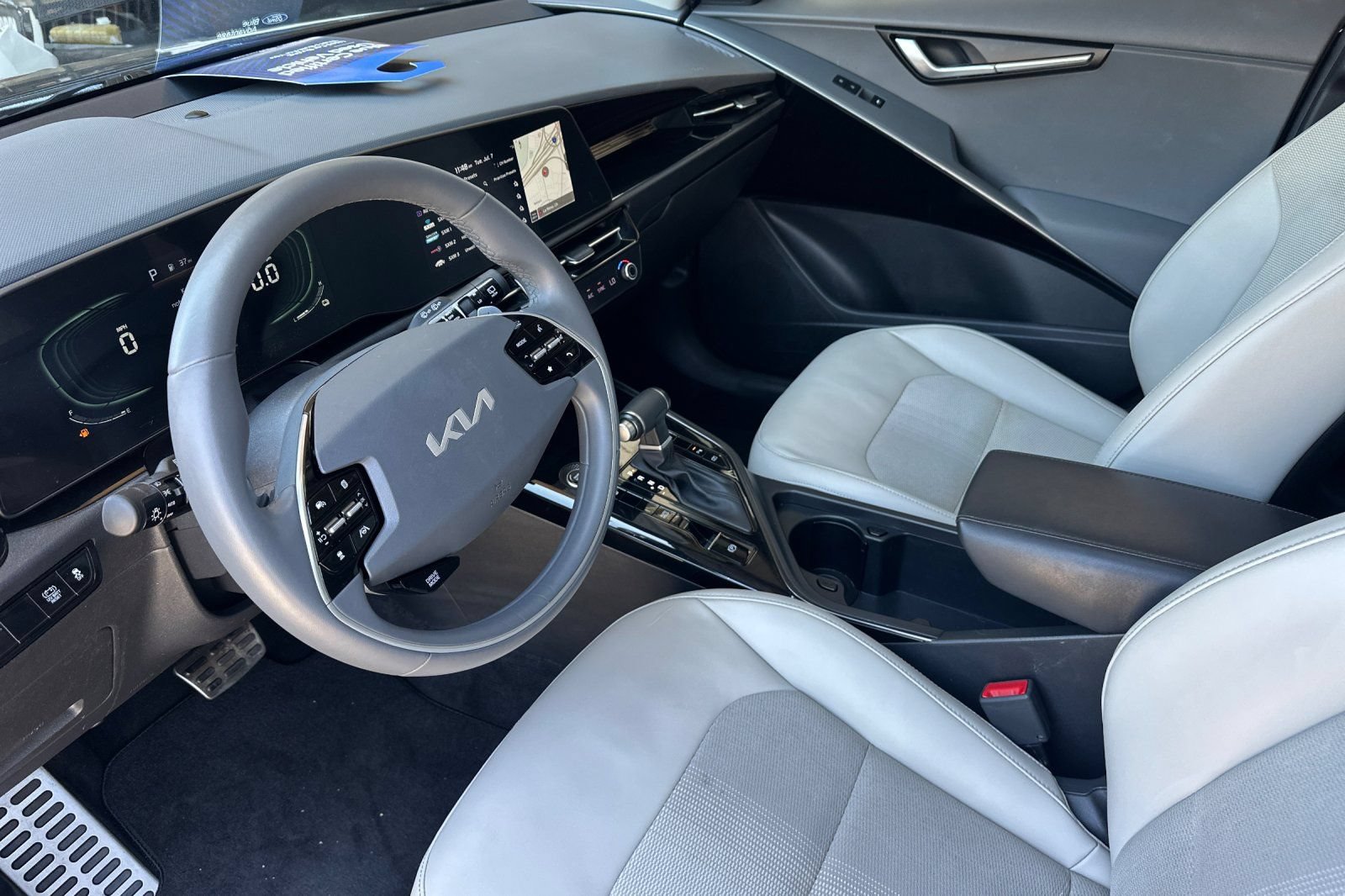 Used 2023 Kia Niro EX Touring FWD image 9