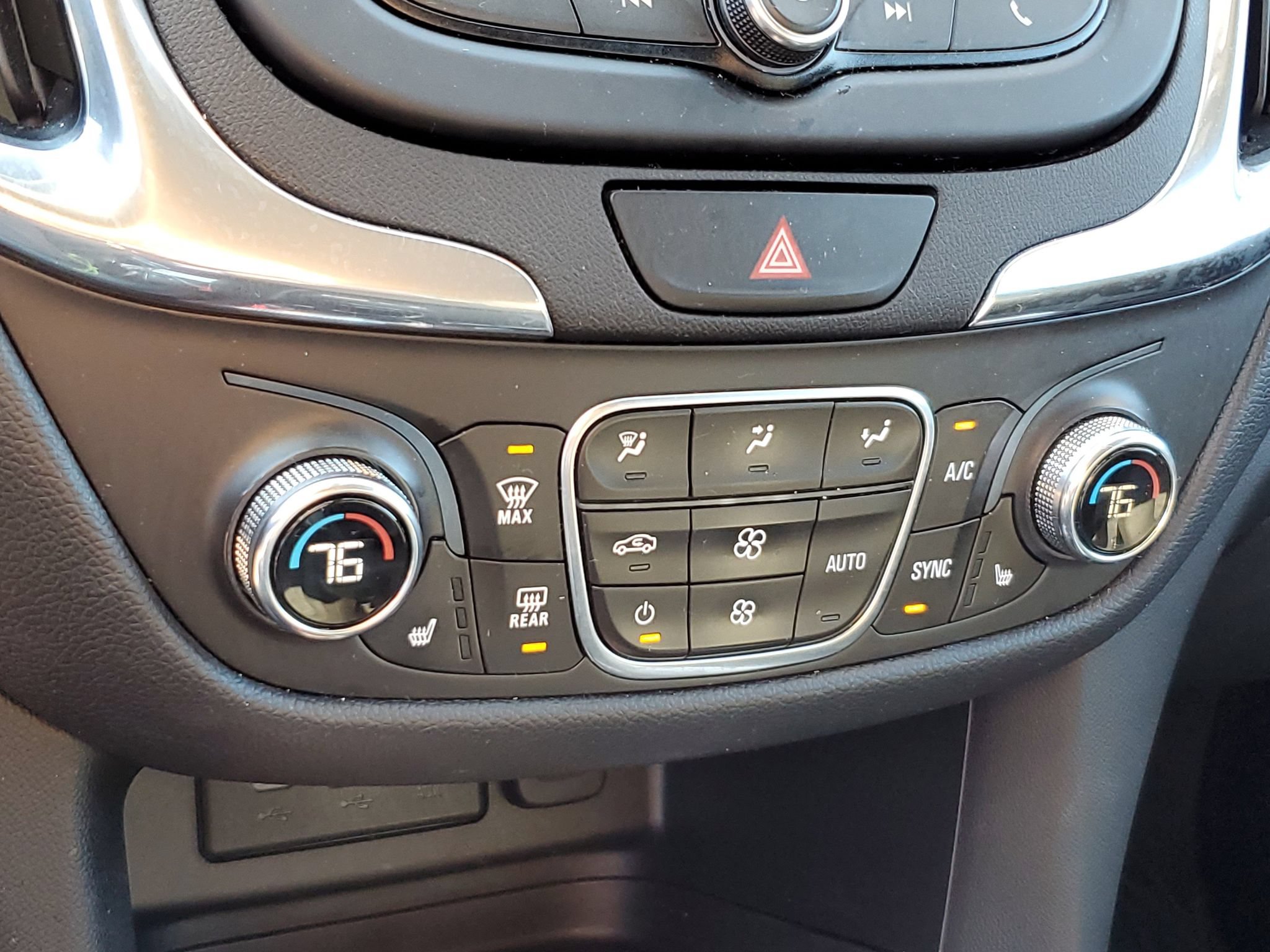 Used 2020 Chevrolet Equinox LT AWD/4WD image 27