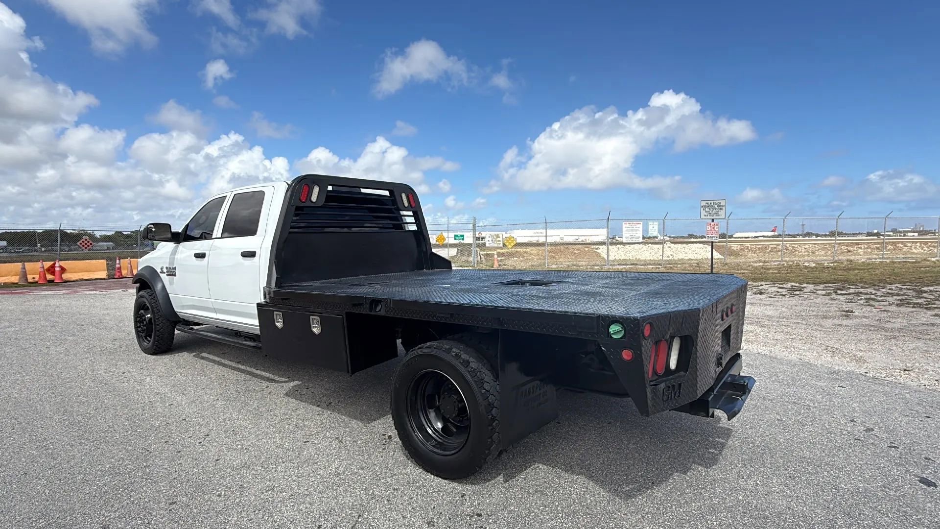 Used 2015 RAM 4500 Tradesman w/ Chrome Appearance Group image 4