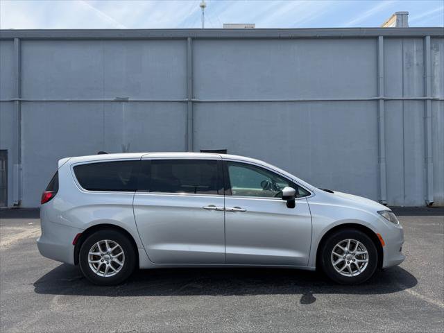 Used 2023 Chrysler Voyager LX FWD image 9