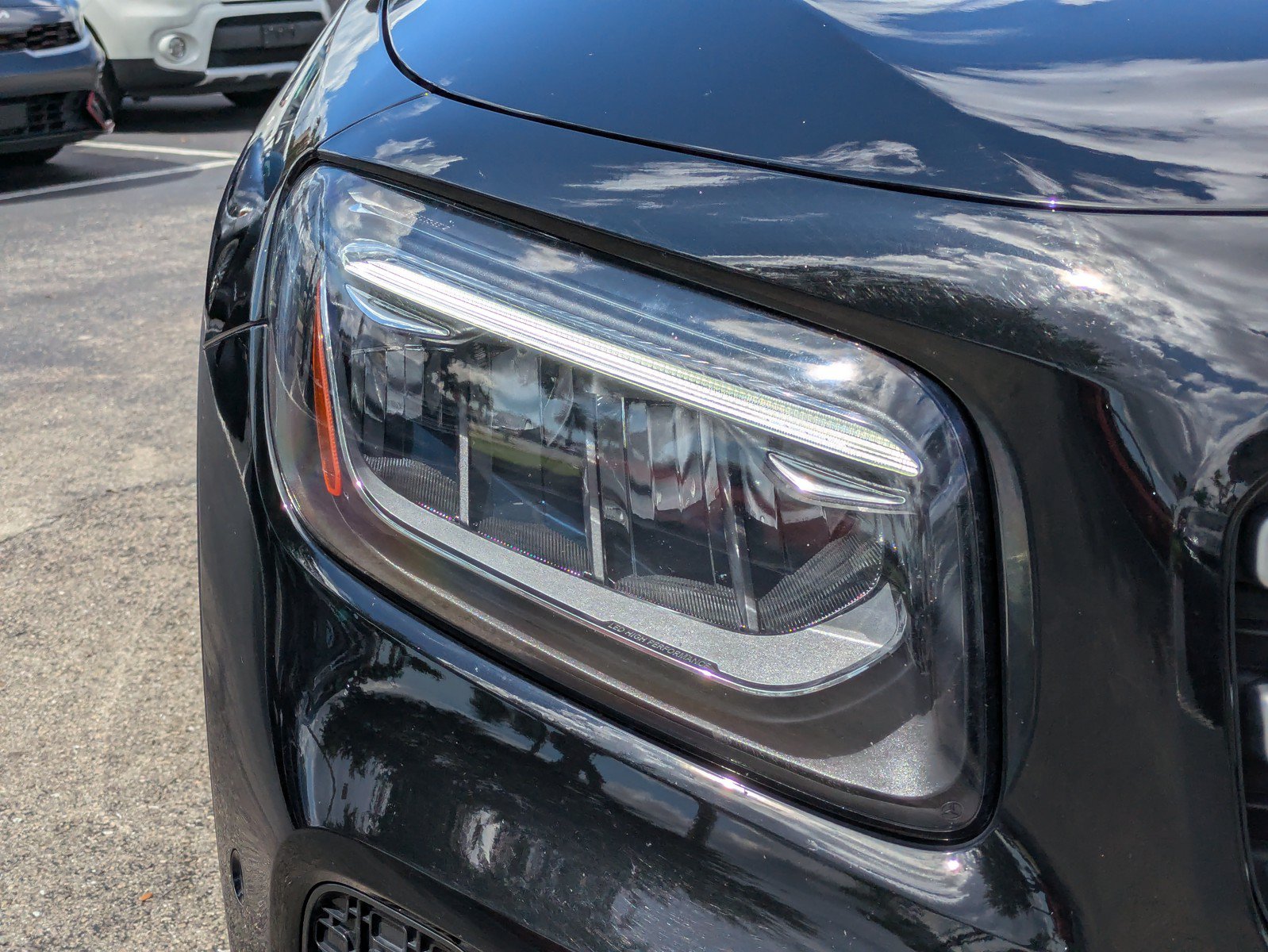 Used 2025 Mercedes-Benz GLB 250 w/ Exclusive Package image 8