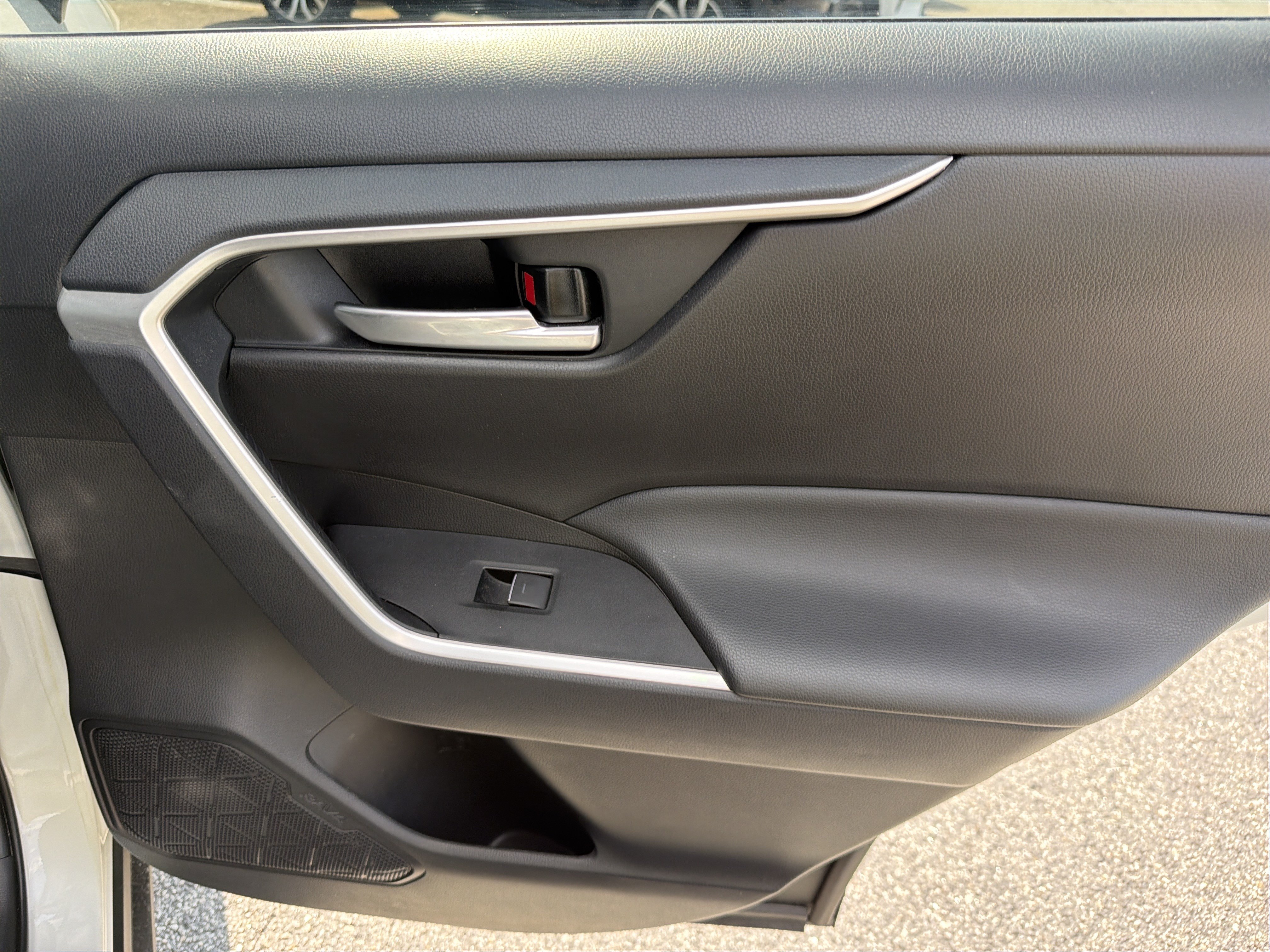 Certified 2025 Toyota RAV4 XLE FWD image 27
