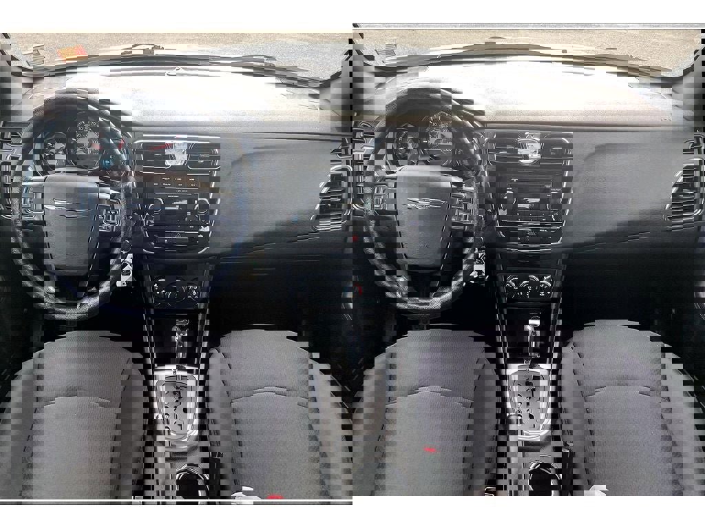 Used 2014 Chrysler 200 LX image 17