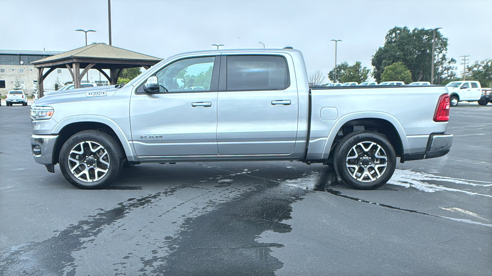 Used 2025 RAM 1500 Laramie AWD/4WD image 6