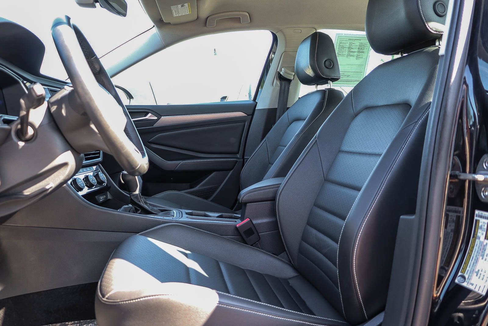 Used 2024 Volkswagen Jetta SE FWD image 18