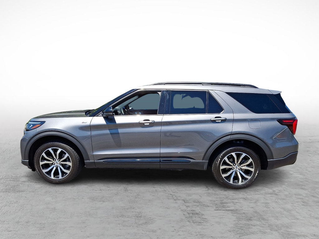 Used 2025 Ford Explorer ST-Line AWD/4WD image 2