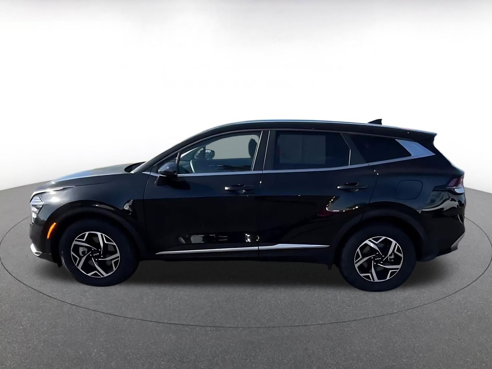 Used 2025 Kia Sportage LX FWD image 9