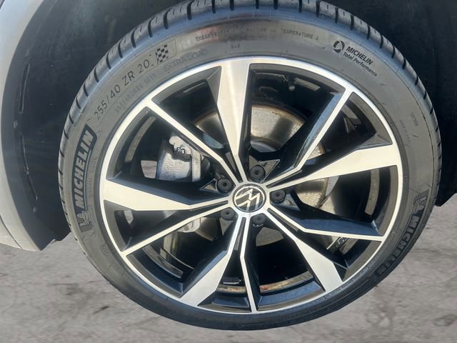 Used 2022 Volkswagen Tiguan SEL R-Line AWD/4WD image 9