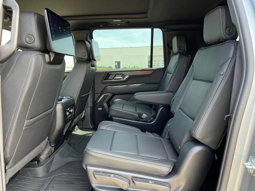 New 2025 GMC Yukon XL Denali w/ Denali Reserve Package AWD/4WD image 4