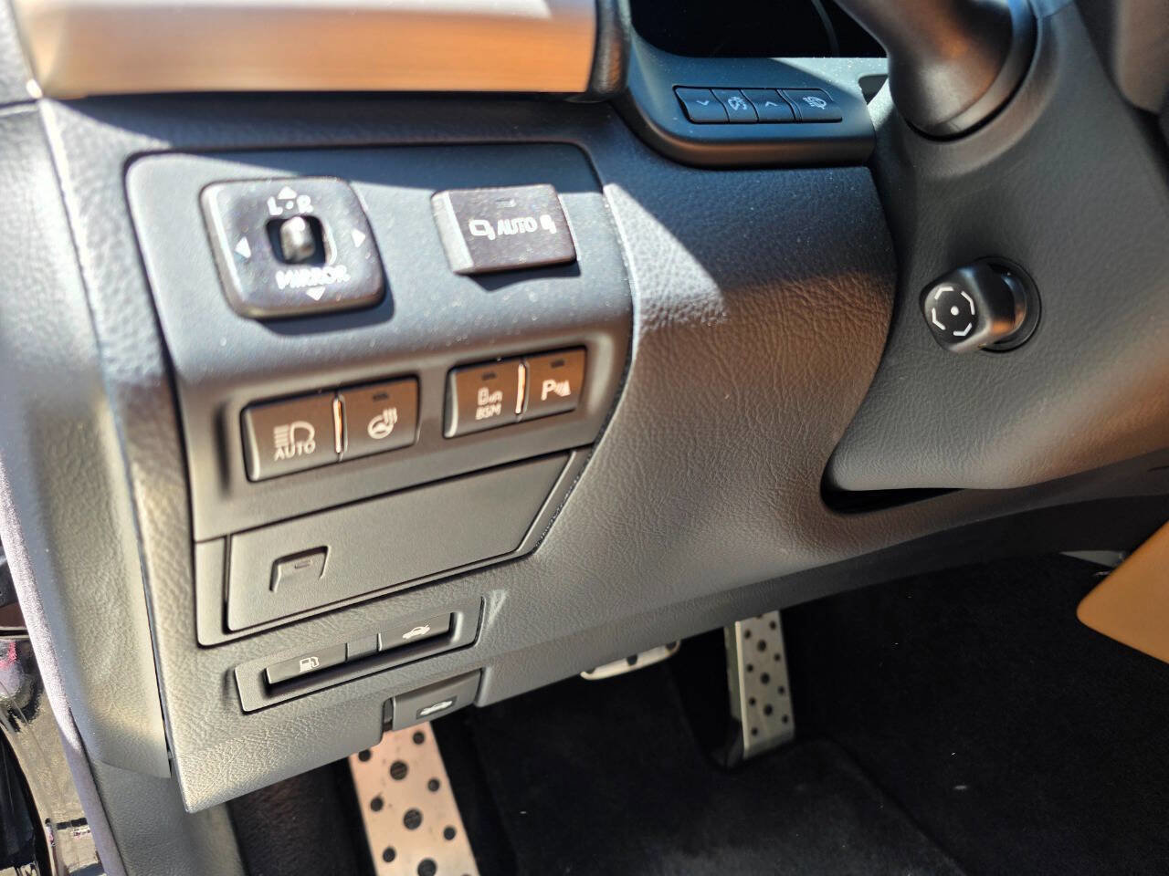 Used 2016 Lexus LS 460 w/ F Sport Package image 18