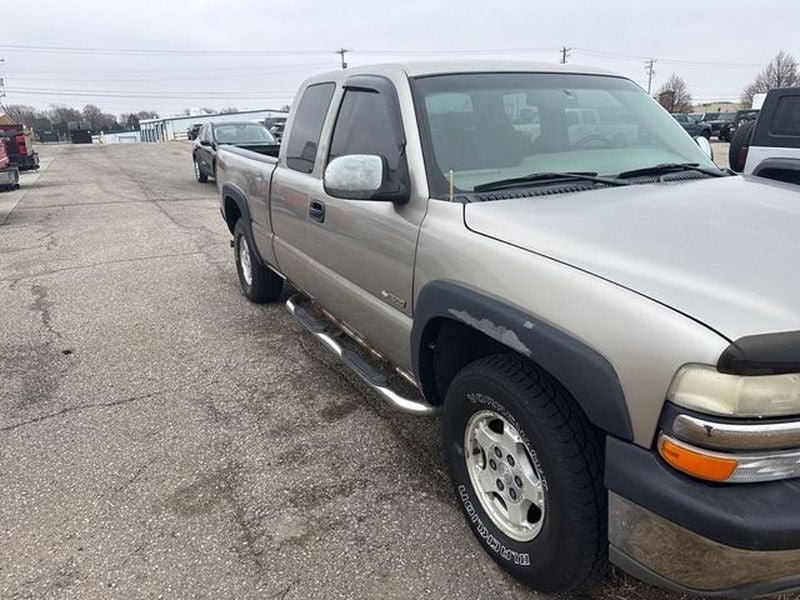 Used 2001 Chevrolet Silverado 1500 LS w/ Off-Road Chassis Pkg AWD/4WD image 3