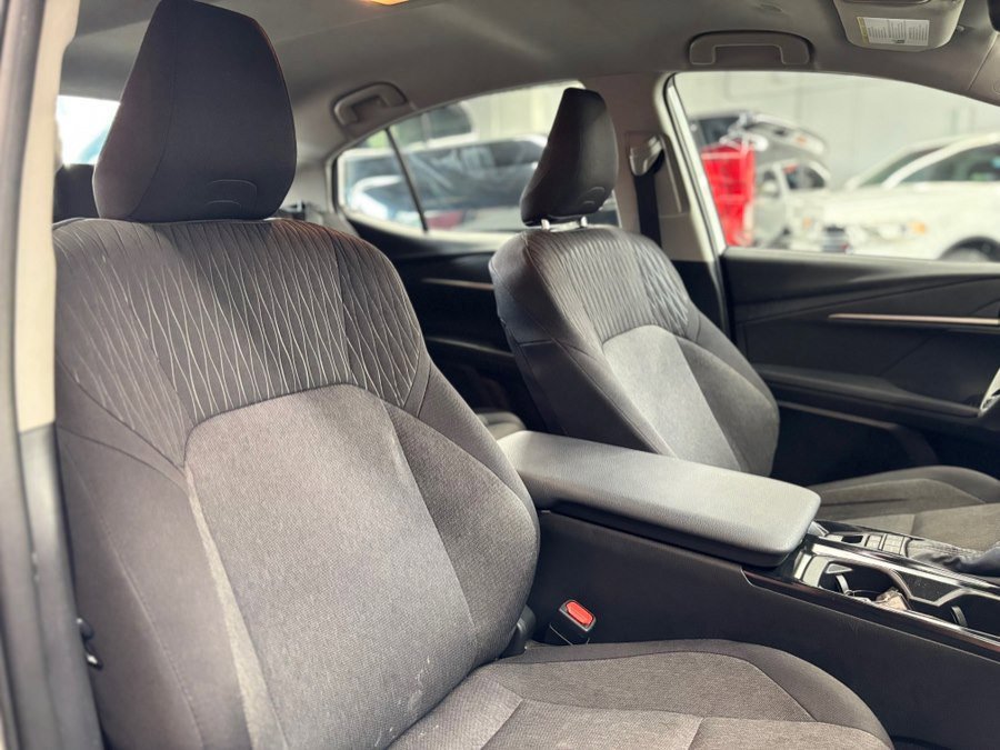 Used 2025 Toyota Camry LE FWD image 7